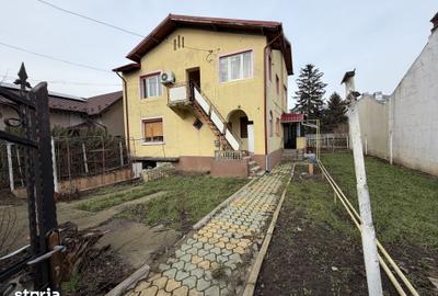 Casă cu 6 camere cu Teren 395 Mp în Central