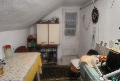 Casă cu 2 camere cu Teren 400 Mp în Central
