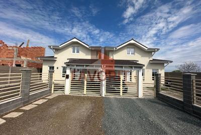 Duplex cu 4 camere cu Canalizare în Sânandrei