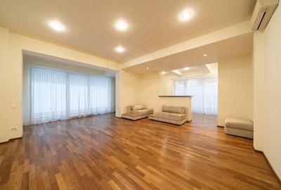 Apartament cu 3 camere decomandat în Șoseaua Nordului