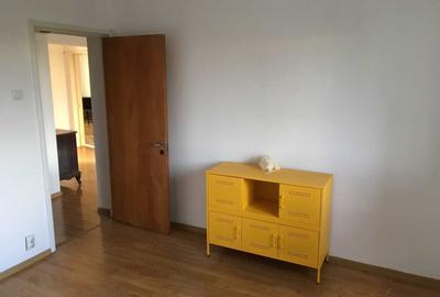 Apartament cu 3 camere decomandat în Lacul Tei
