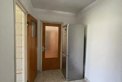 Apartament cu 3 camere semidecomandat în Giurgiului