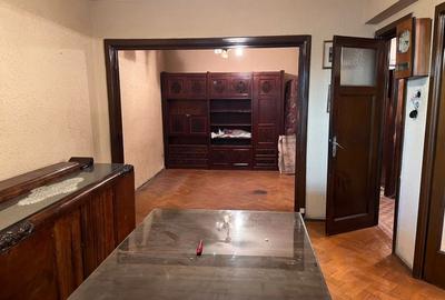 Apartament cu 2 camere nedecomandat în Sala Palatului