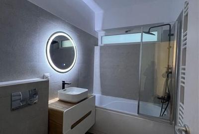 Apartament cu 3 camere decomandat în Ulmi