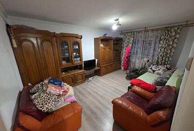 Apartament cu 3 camere decomandat în Km 4-5