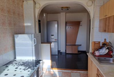 Apartament cu 2 camere semidecomandat în P-ța Muncii