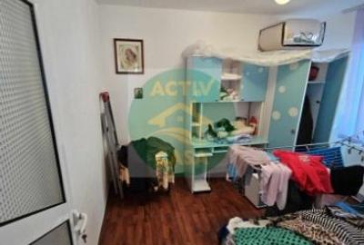 Apartament cu 3 camere decomandat în Roman - 3
