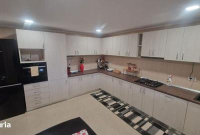 Apartament cu 4 camere în Central - 2