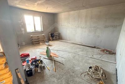 Casă cu Teren 300 Mp în Preajba