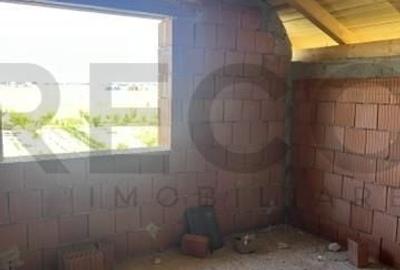 Casă cu 4 camere cu Teren 300 Mp în Sânmartin