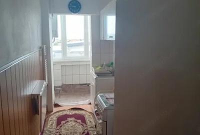 Garsonieră decomandată în Tractorul