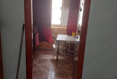 Apartament cu 2 camere semidecomandat în Giurgiului