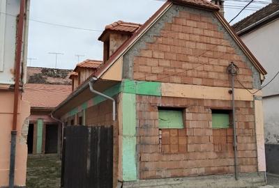 Casă cu 4 camere în Lazaret
