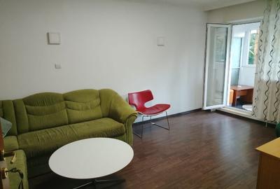 Apartament cu 3 camere decomandat, mobilat în Iancului