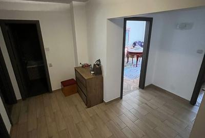 Apartament cu 4 camere decomandat, mobilat în Trocadero