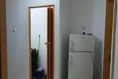 Garsonieră decomandată în Tei