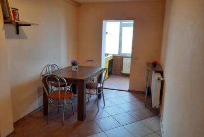 Apartament cu 2 camere decomandat în Gară