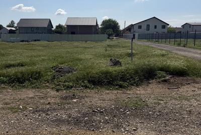 Teren de 305 mp, în Chercea