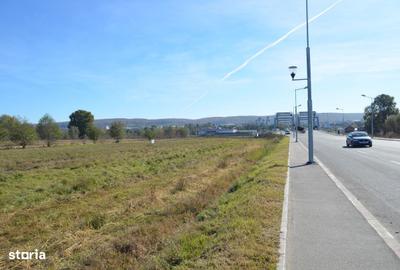 Teren de 7002 mp, în Central - 1