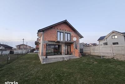 Casă cu 4 camere cu Teren 800 Mp în 1 Mai