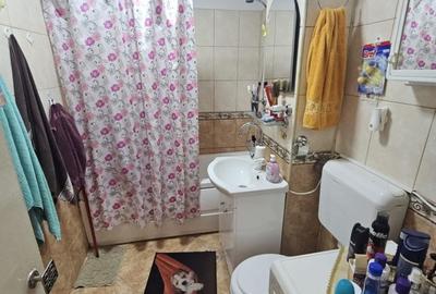 Apartament cu 2 camere decomandat în Micro 17
