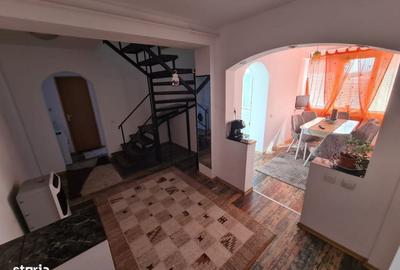 Apartament cu 4 camere decomandat în Sărari
