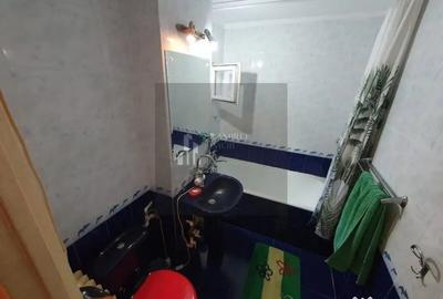 Apartament cu 4 camere decomandat în Costin Georgian
