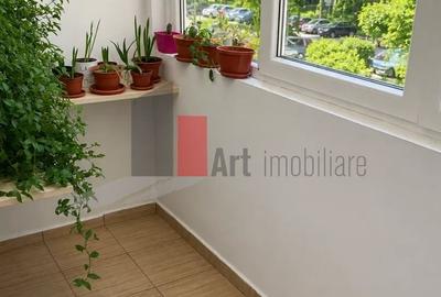 Apartament cu 3 camere semidecomandat, mobilat în Alexandru Obregia