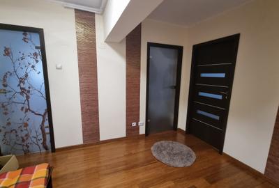 Apartament cu 3 camere decomandat, mobilat în 1 Decembrie 1918