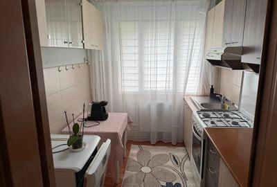 Apartament cu 3 camere semidecomandat în Tătărași