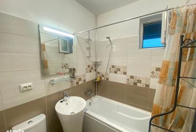 Apartament cu 3 camere semidecomandat în Tineretului