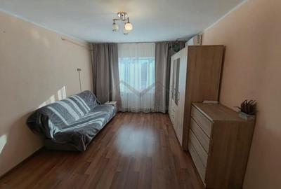 Garsonieră decomandată, mobilată în Nicolina