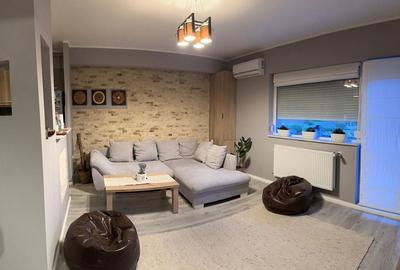 Apartament cu 2 camere semidecomandat, mobilat în Iris