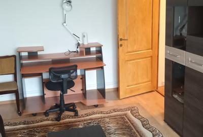 Apartament cu 2 camere decomandat în Florilor