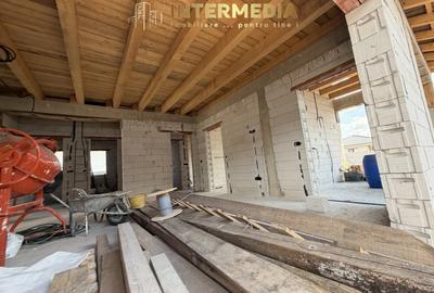 Casă individuală cu 4 camere cu Canalizare în Cetate - 1