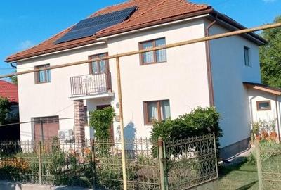 Casă cu 4 camere cu Teren 239 Mp în Central - 1