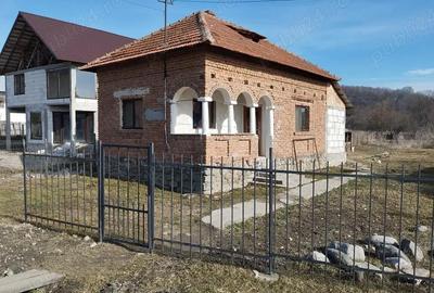 Casă cu 2 camere în Aninoasa - 1