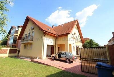 Casă individuală cu 7 camere cu Canalizare în Iancu Nicolae