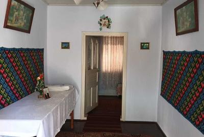 Casă cu 4 camere în Ciorăști