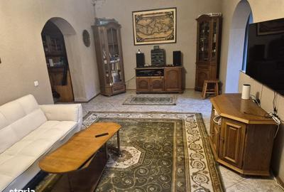 Casă cu 3 camere în Central