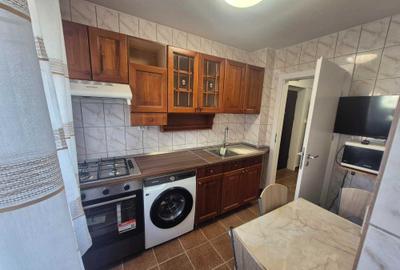 Apartament cu 3 camere semidecomandat în Dristor