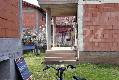 Casă cu 6 camere cu Teren 628 Mp în Ghiroda - 1