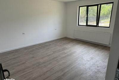 Casă cu 3 camere în Mihăești
