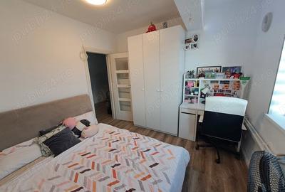 Apartament cu 3 camere decomandat în Roșu