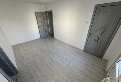 Apartament cu 3 camere semidecomandat în Tomis Nord