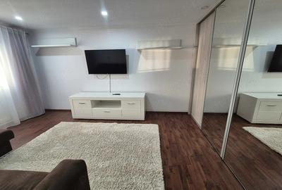 Apartament cu 2 camere decomandat în Micro 17