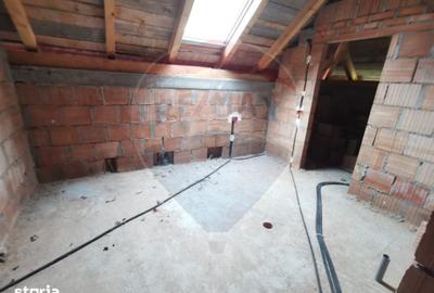 Casă cu 5 camere cu Teren 6400 Mp în Copalnic - 12