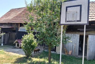 Casă cu 2 camere decomandat în Central