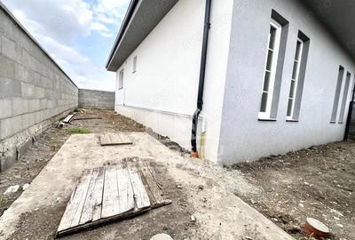 Casă cu 3 camere cu Teren 287 Mp în Sânandrei