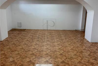 Spațiu comercial, de 100 mp, în Sinaia